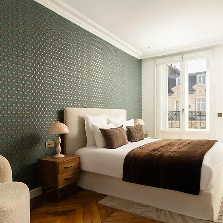 Montaigne Collection V 4br 8ppl Duplex