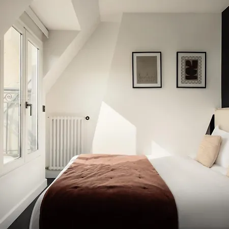 Montaigne Collection V 4br 8ppl Duplex