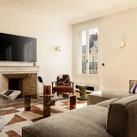 Montaigne Collection V 4br 8ppl Duplex 巴黎