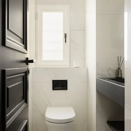 Montaigne Collection V 4br 8ppl Duplex *